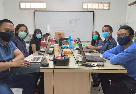 Tim SPE sedang berkoordinasi dan persiapan sebelum acara dimulai--